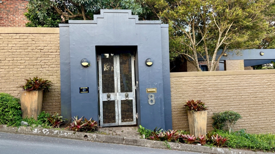 To Let 4 Bedroom Property for Rent in Bonza Bay Eastern Cape